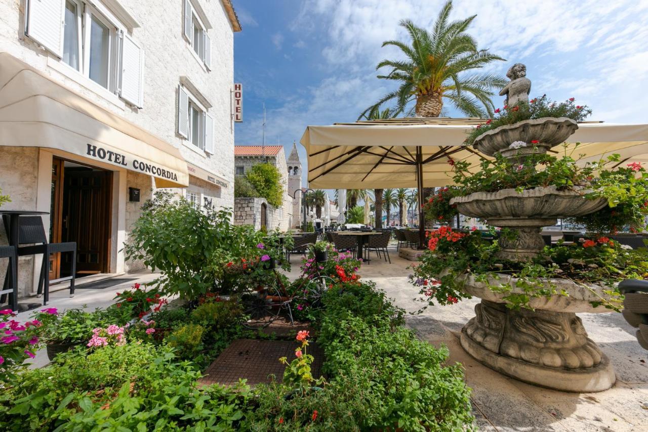 Hotel Concordia Trogir Exterior photo