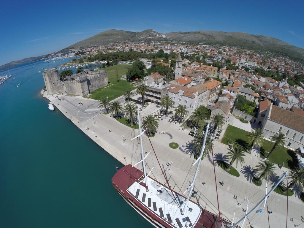 Hotel Concordia Trogir Exterior photo